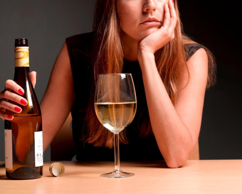 Анонимное лечение женского алкоголизма в Вышнем Волочке